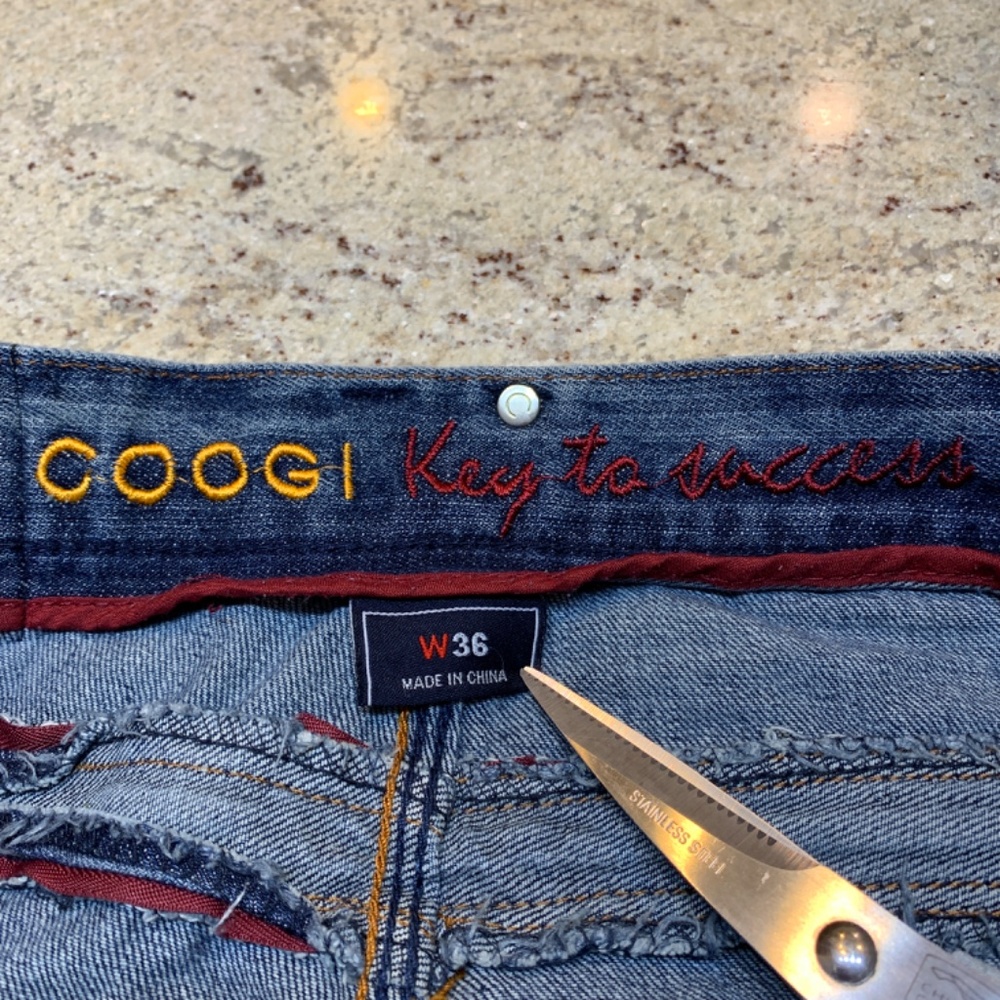 COOGI Jeans Mens Waist 36 Length 16.5 Blue Crest Pocket Hip Hop Y2K - Picture 12 of 15